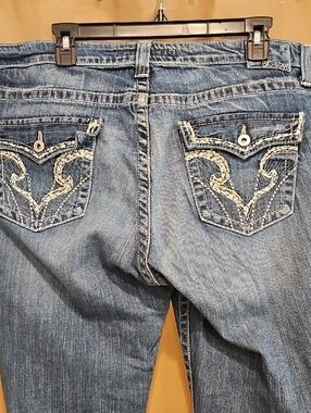 Big Star Women’s Light Blue Embroidered Back Pocket Bootcut Jeans.